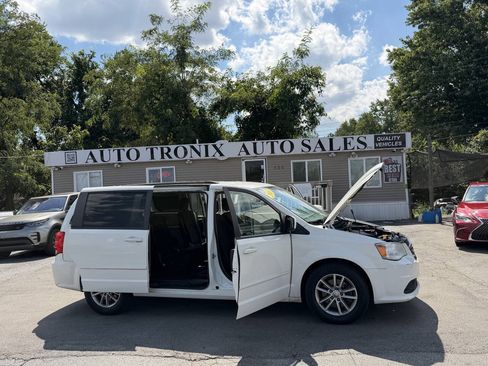 Used 2013 Dodge Grand Caravan SXT w/ UConnect Hands-Free Group FWD image 21