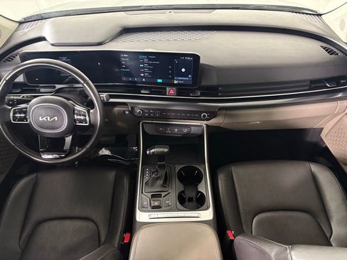 Used 2025 Kia Carnival image 34