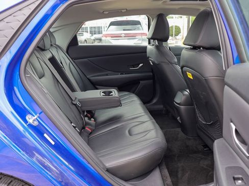 Used 2025 Hyundai Elantra Limited FWD image 10