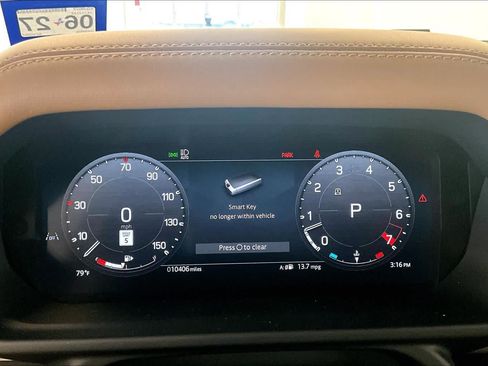 Used 2025 Land Rover Defender 110 X-Dynamic SE AWD/4WD image 24