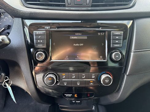 Used 2020 Nissan Rogue S image 20