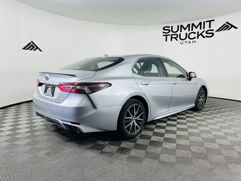 Used 2021 Toyota Camry SE image 4