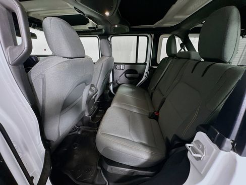Used 2024 Jeep Wrangler Willys image 27