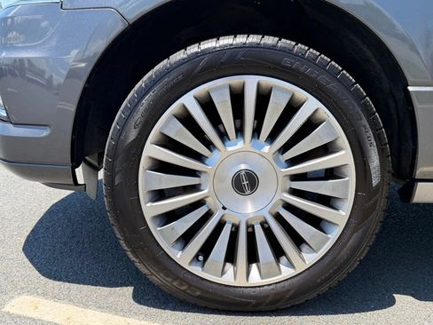 Used 2015 Lincoln Navigator L 4WD w/ Equipment Group 101A Reserve image 11