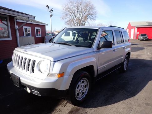 Used 2014 Jeep Patriot Sport w/ Power Value Group image 3