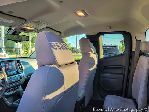 Used 2018 Chevrolet Colorado LT AWD/4WD image 12