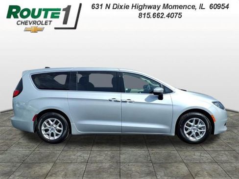 Used 2023 Chrysler Voyager LX FWD image 3
