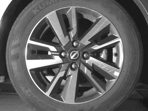 Used 2025 Nissan Versa SV image 13