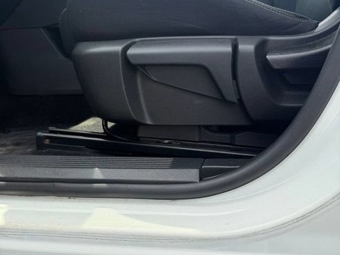 Used 2023 Nissan Rogue S AWD/4WD image 7