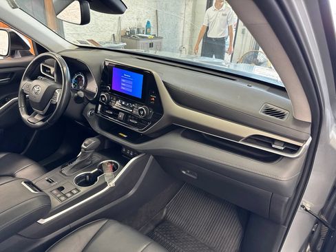 Used 2023 Toyota Highlander XLE AWD/4WD image 55