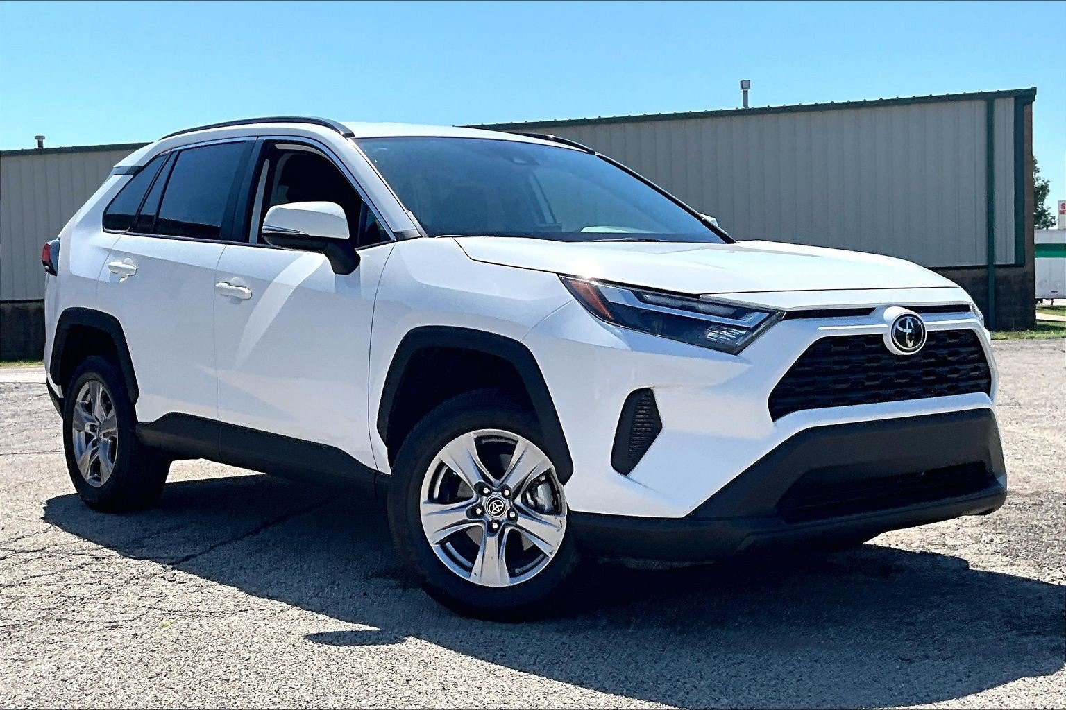 Used 2025 Toyota RAV4 XLE FWD image 37