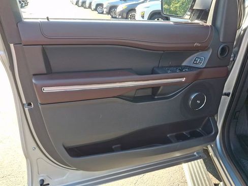 Used 2024 Ford Expedition Limited AWD/4WD image 12