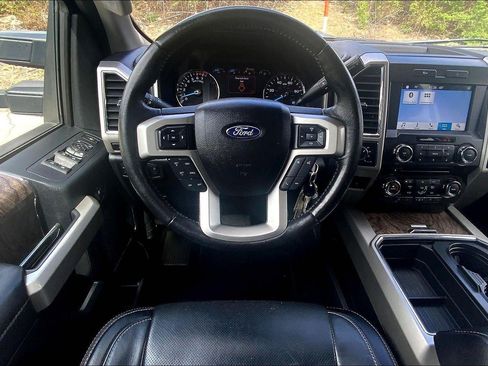 Used 2018 Ford F250 Lariat w/ Lariat Value Package image 5