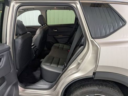 Used 2025 Nissan Rogue SL w/ Tech Package image 10