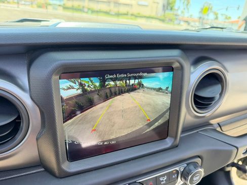 Used 2023 Jeep Wrangler Unlimited w/ Sun & Screen Package AWD/4WD image 14