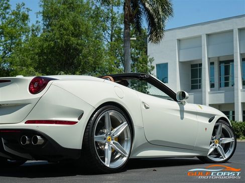 Used 2017 Ferrari California T RWD image 67
