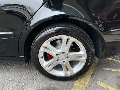 Used 2006 Mercedes-Benz E 350 4MATIC Sedan image 32