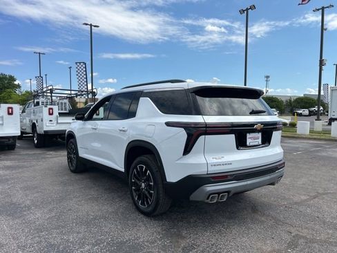 New 2026 Chevrolet Traverse LT w/ Sun and Wheel Package FWD image 5