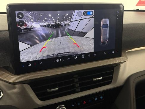 Used 2025 Ford Explorer Active RWD image 18