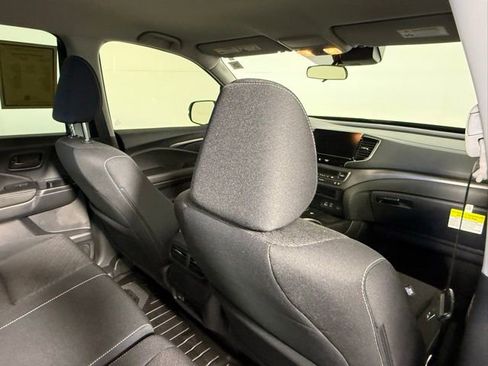 Used 2025 Honda Ridgeline Sport image 37