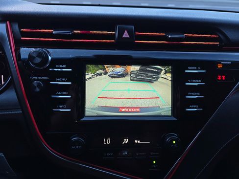 Used 2018 Toyota Camry SE image 20