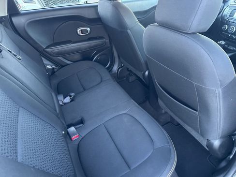 Used 2016 Kia Soul + image 23