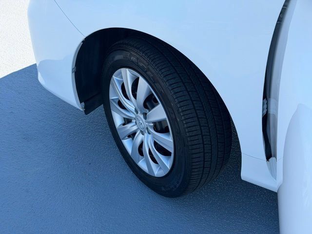 Used 2013 Toyota Corolla LE FWD image 18