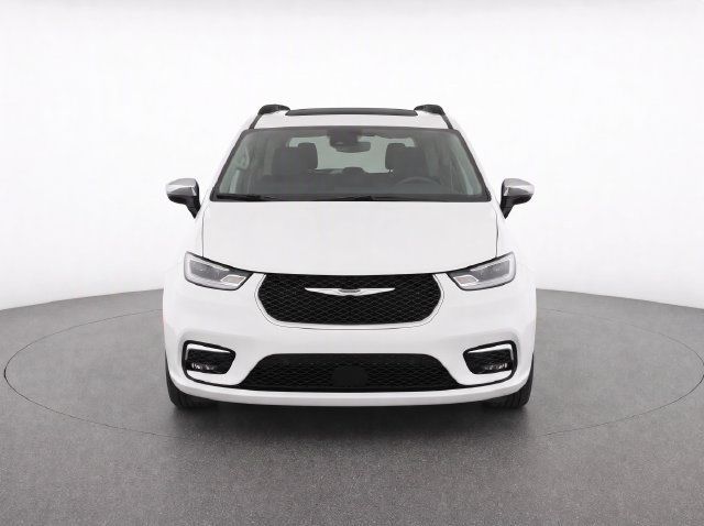 Used 2023 Chrysler Pacifica Limited FWD image 5