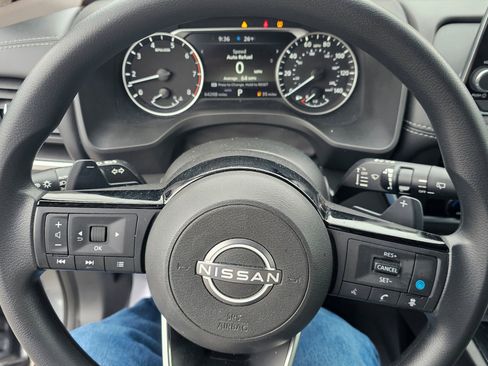 Used 2023 Nissan Rogue SV image 31