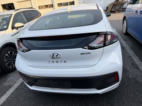 Used 2021 Hyundai Ioniq SE FWD image 7