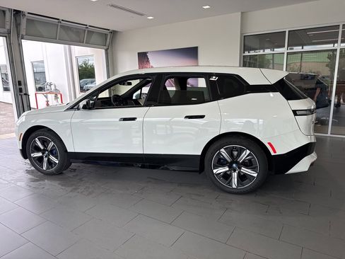 Certified 2023 BMW iX xDrive50 w/ Sport Package AWD/4WD image 5