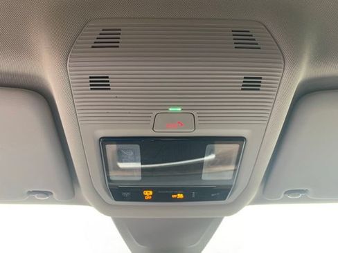 Used 2025 Volkswagen Atlas SE FWD image 34