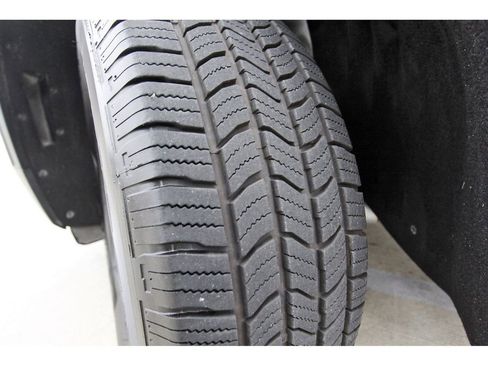 Used 2025 Chevrolet Traverse LT image 31