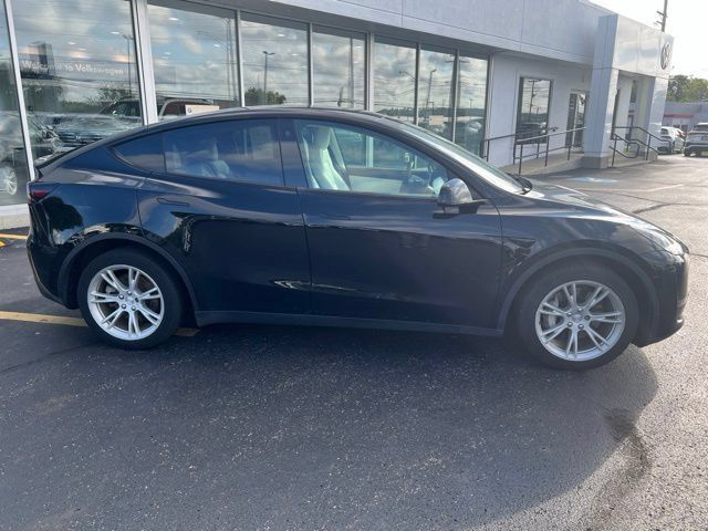 Used 2021 Tesla Model Y Long Range AWD/4WD image 2