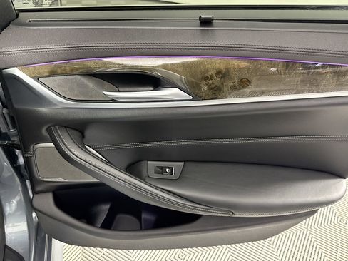 Used 2019 BMW M550i xDrive w/ Premium Package image 27