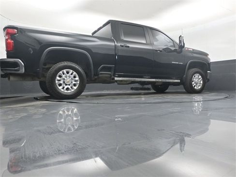 Used 2024 Chevrolet Silverado 2500 LT image 38
