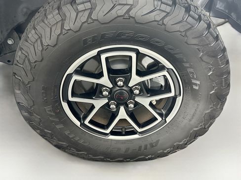 Used 2025 Jeep Wrangler Unlimited Rubicon AWD/4WD image 11