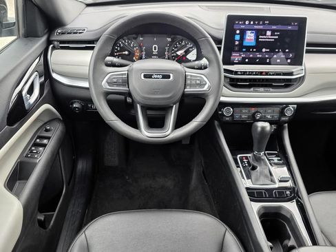 Used 2025 Jeep Compass Limited AWD/4WD image 13