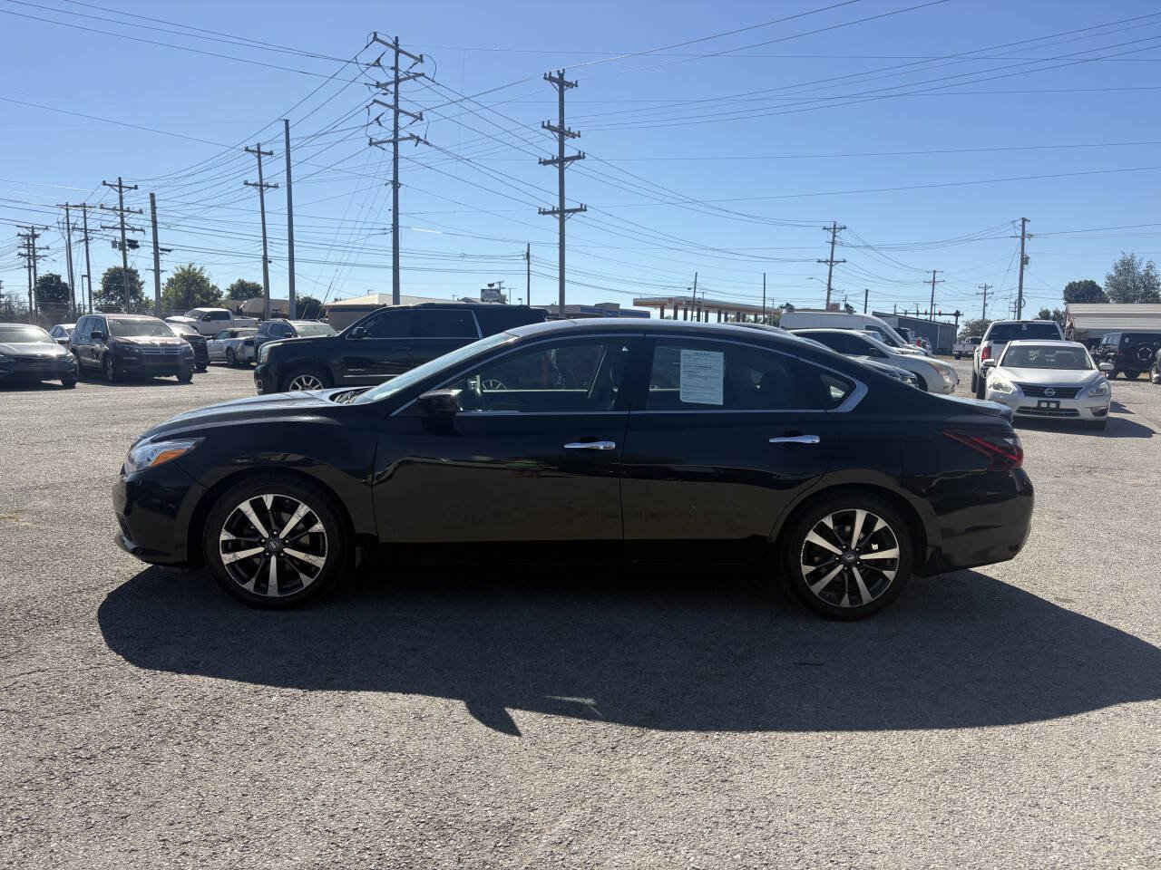 Used 2017 Nissan Altima 2.5 SR FWD image 2