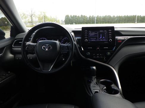 Used 2021 Toyota Camry SE w/ Cold Weather Package AWD/4WD image 19