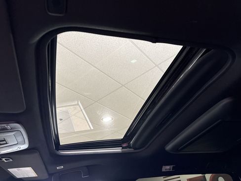 Certified 2025 Toyota Sienna XSE w/ XSE Premium Package image 23