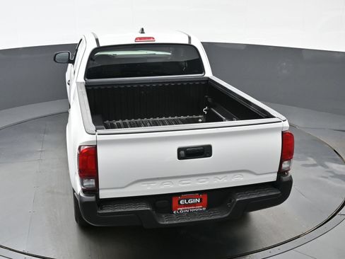 Used 2022 Toyota Tacoma SR AWD/4WD image 38