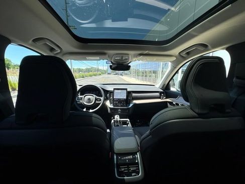 Certified 2025 Volvo XC90 B6 Plus AWD/4WD image 18