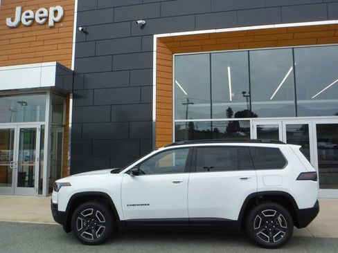 New 2026 Jeep Cherokee Laredo AWD/4WD image 2