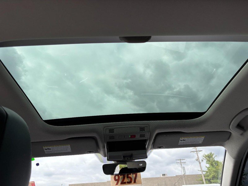 Used 2025 Volkswagen Jetta SE w/ Sunroof Package FWD image 14