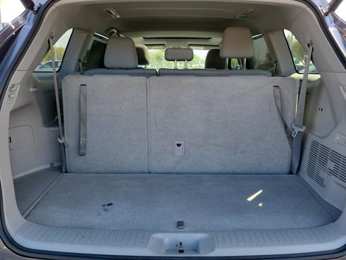 Used 2015 Toyota Highlander XLE image 9