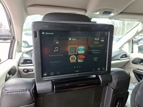 Used 2020 Chrysler Pacifica Touring-L Plus w/ Advanced Safetytec Group image 12