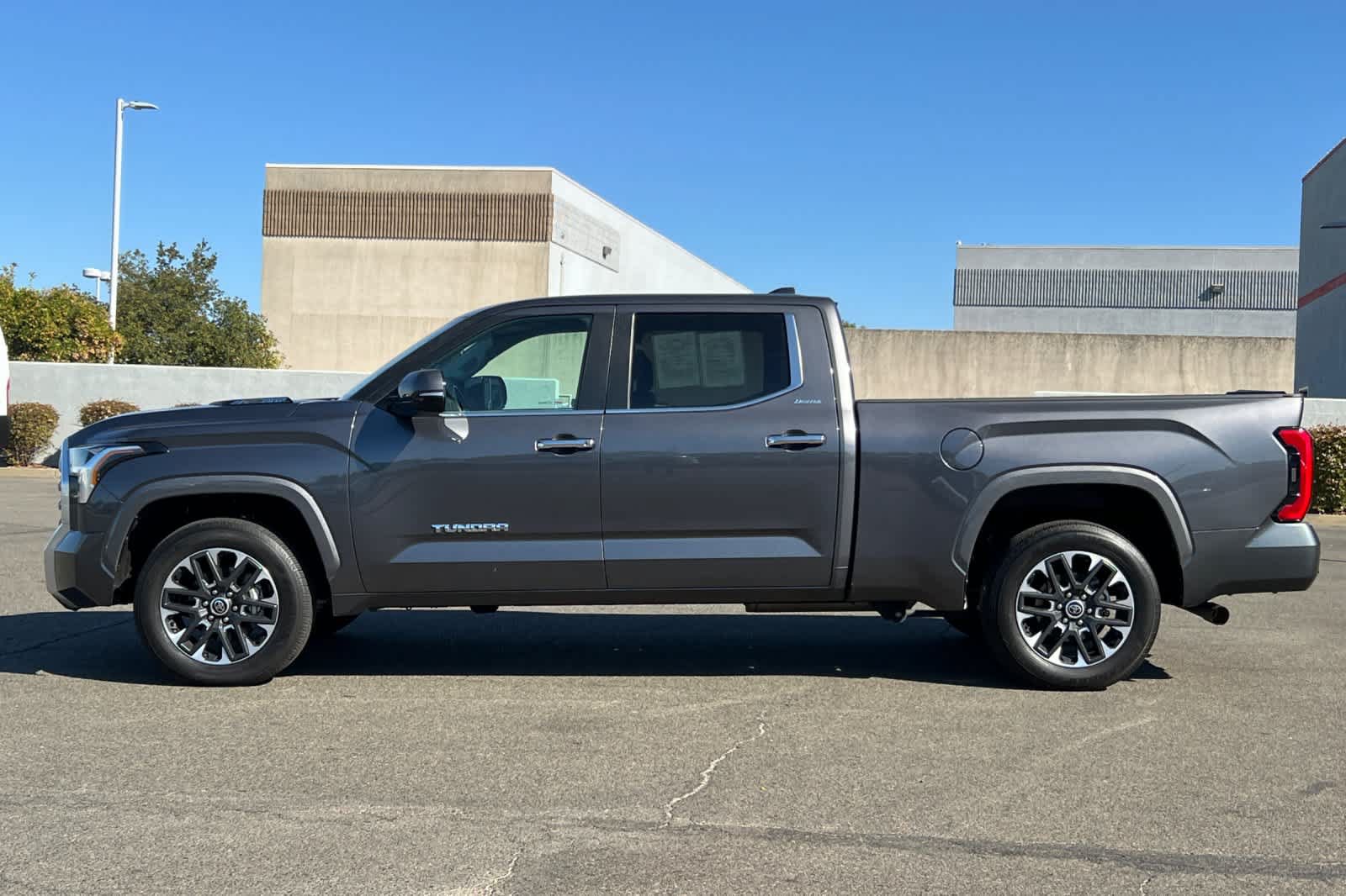 Used 2024 Toyota Tundra Limited w/ Power Package AWD/4WD image 9