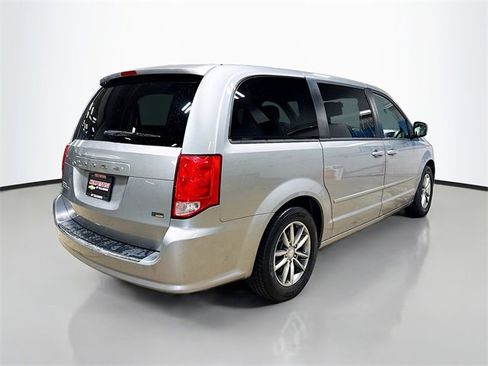 Used 2016 Dodge Grand Caravan SE image 7