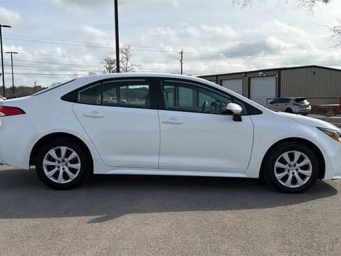 Used 2024 Toyota Corolla LE image 4